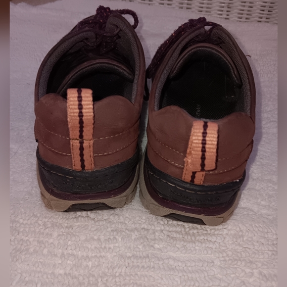 Clarks~Wavewalk Waterproof Leather Plum Walking Shoes Sneakers - Picture 9 of 15